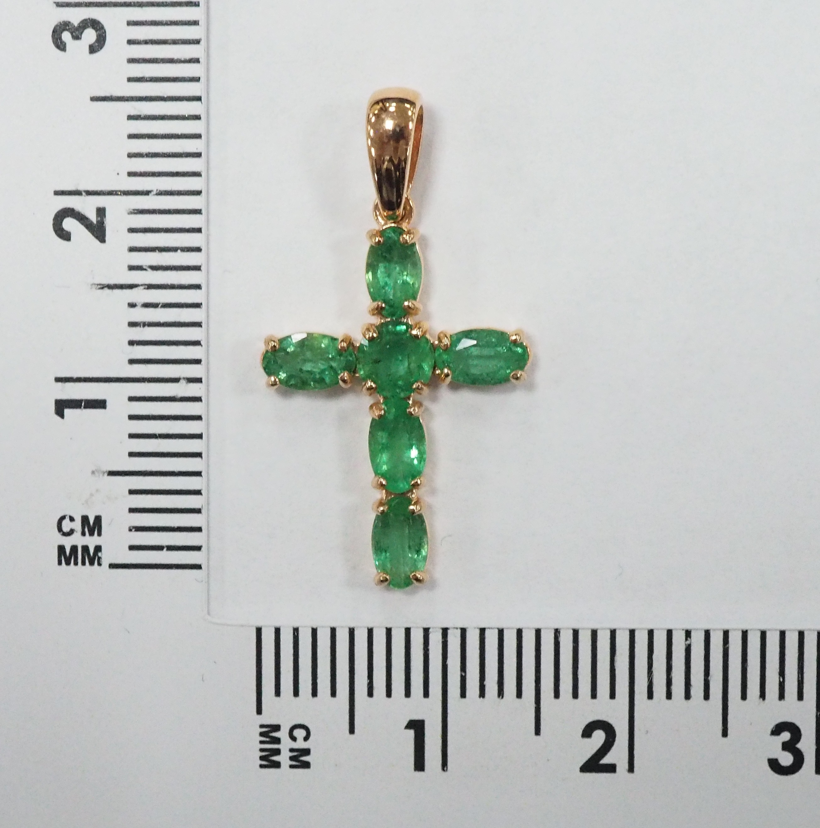 Серебряная подвеска-крест 925 пробы; вставки 5 Изумруд (F) 1,059 3/3; 1 Изумруд (F) 0,236 3/3;